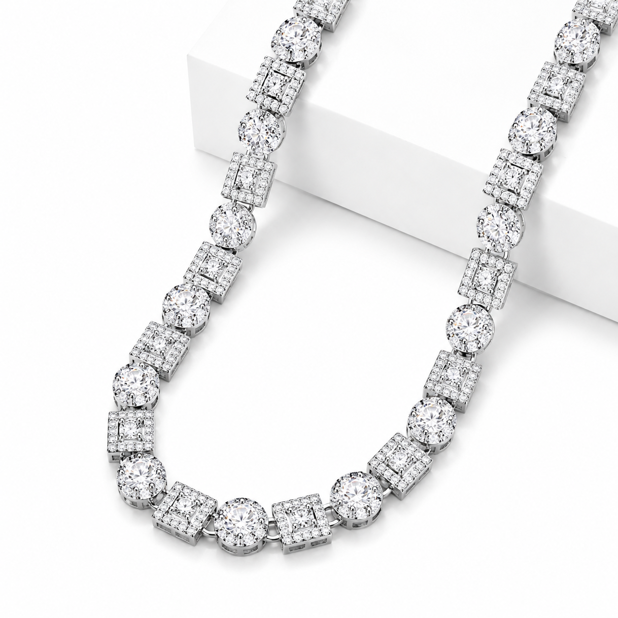 8mm S925 Moissanite Iced Clover Seal Halo Link Chain