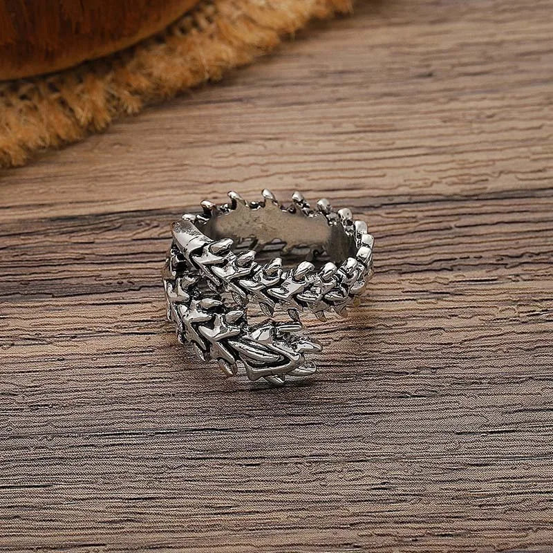 Vintage Gothic Spine Ring for Women