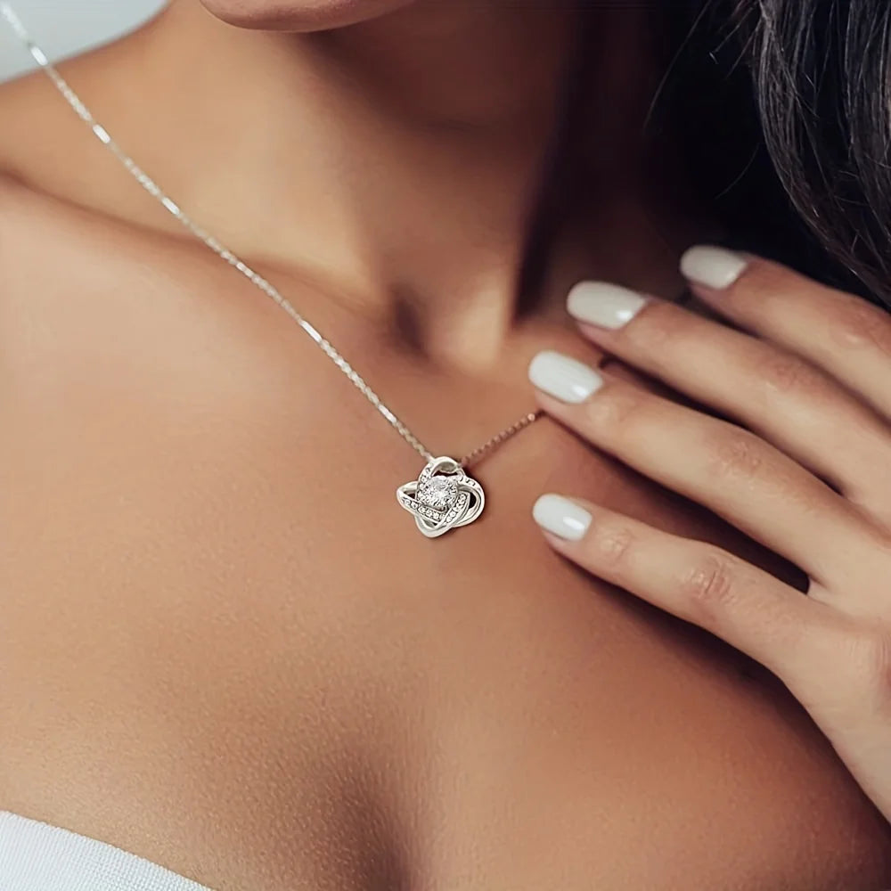 Projection Interlocked Pendant Necklace