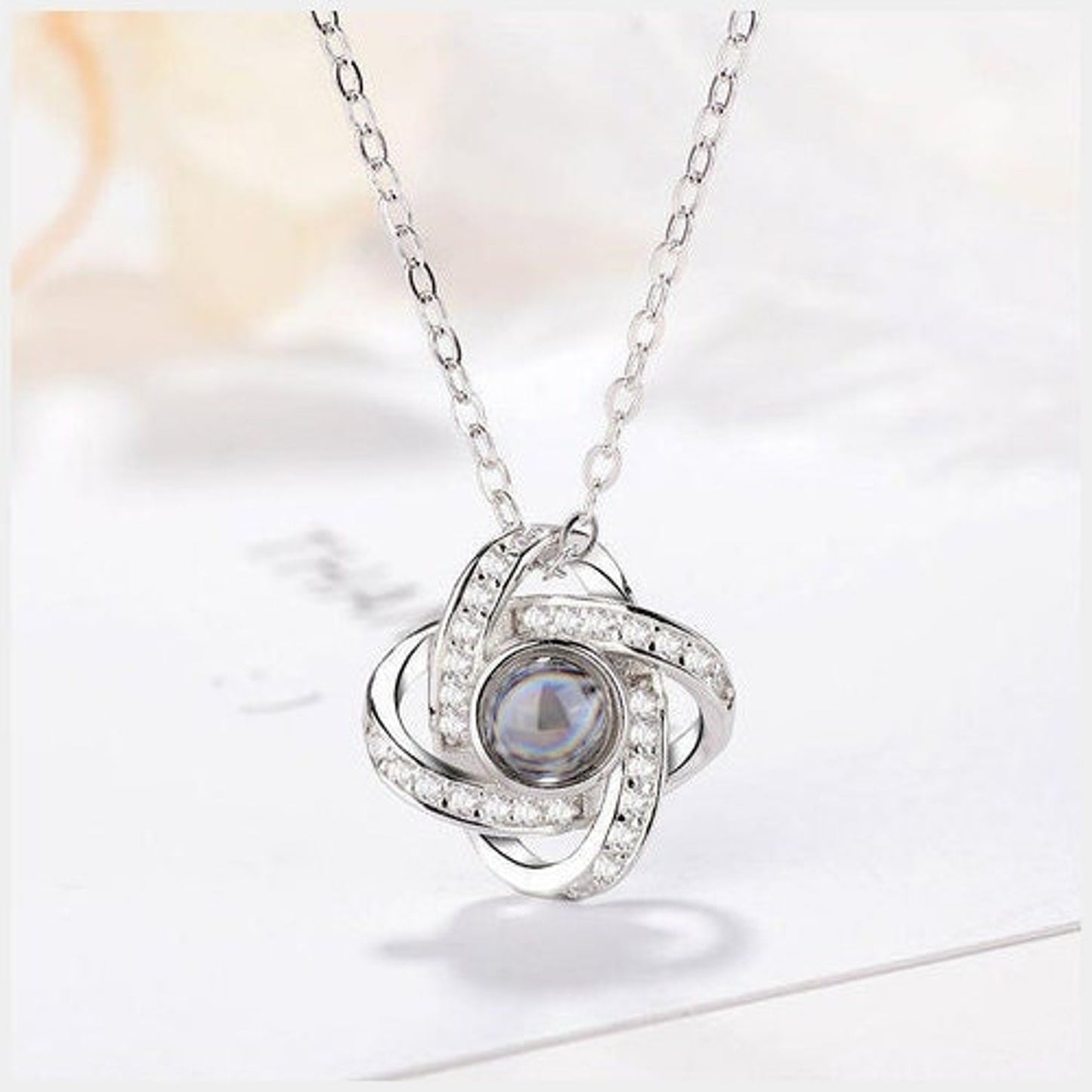 Projection Interlocked Pendant Necklace